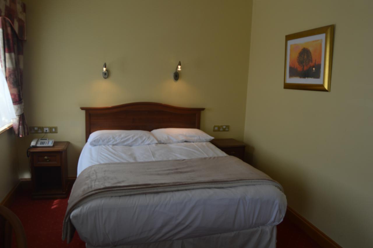 The Anglers Rest Hotel Headford 外观 照片