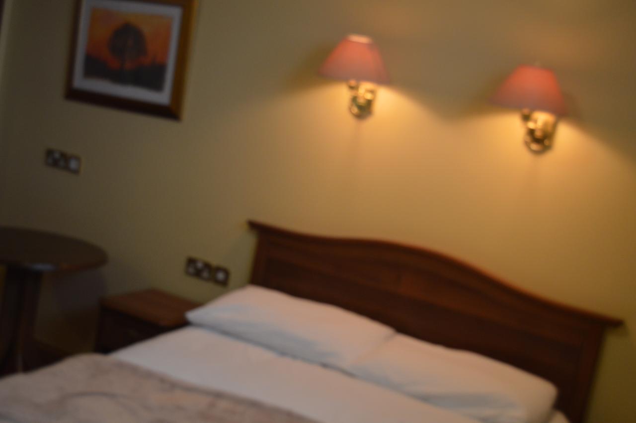 The Anglers Rest Hotel Headford 外观 照片